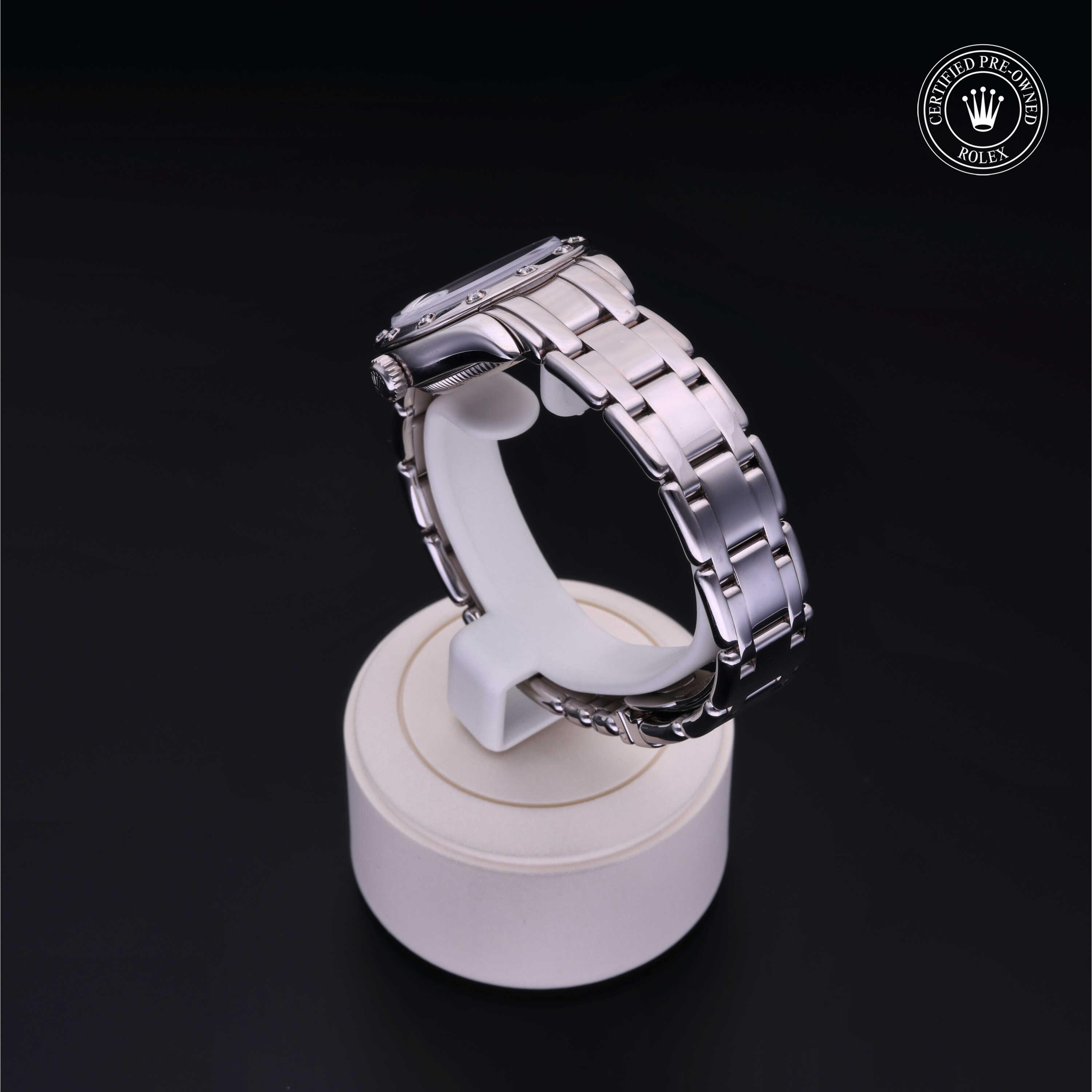 Oyster Perpetual Pearlmaster 29
